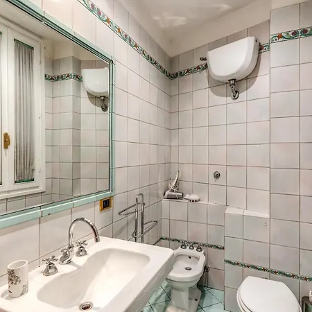 Apartment Lovely Flat By The Trevi Fountain Rome