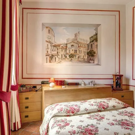 Apartment Lovely Flat By The Trevi Fountain Rome
