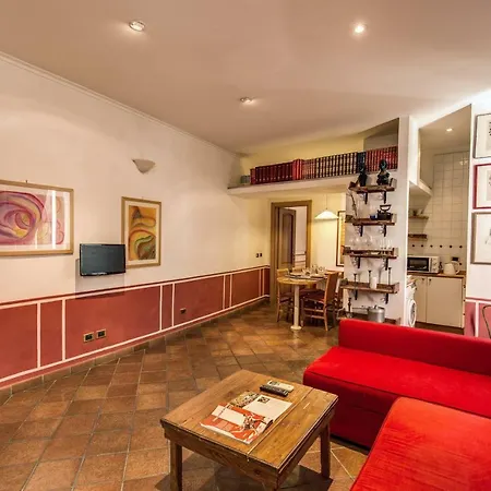 Lovely Flat By The Trevi Fountain