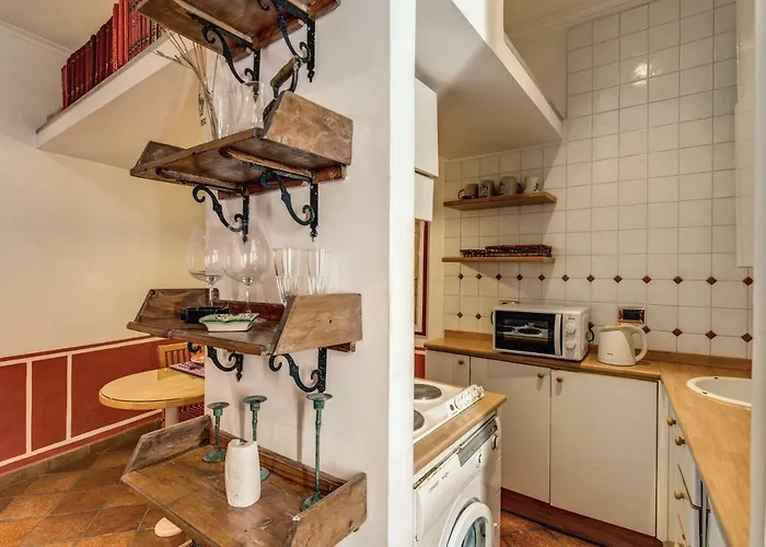 Lovely Flat By The Trevi Fountain *